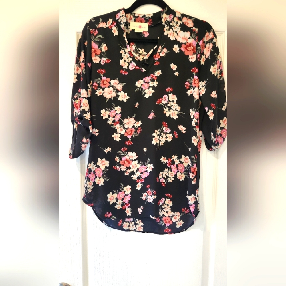 Wishful Park Womens blouse size S EUC